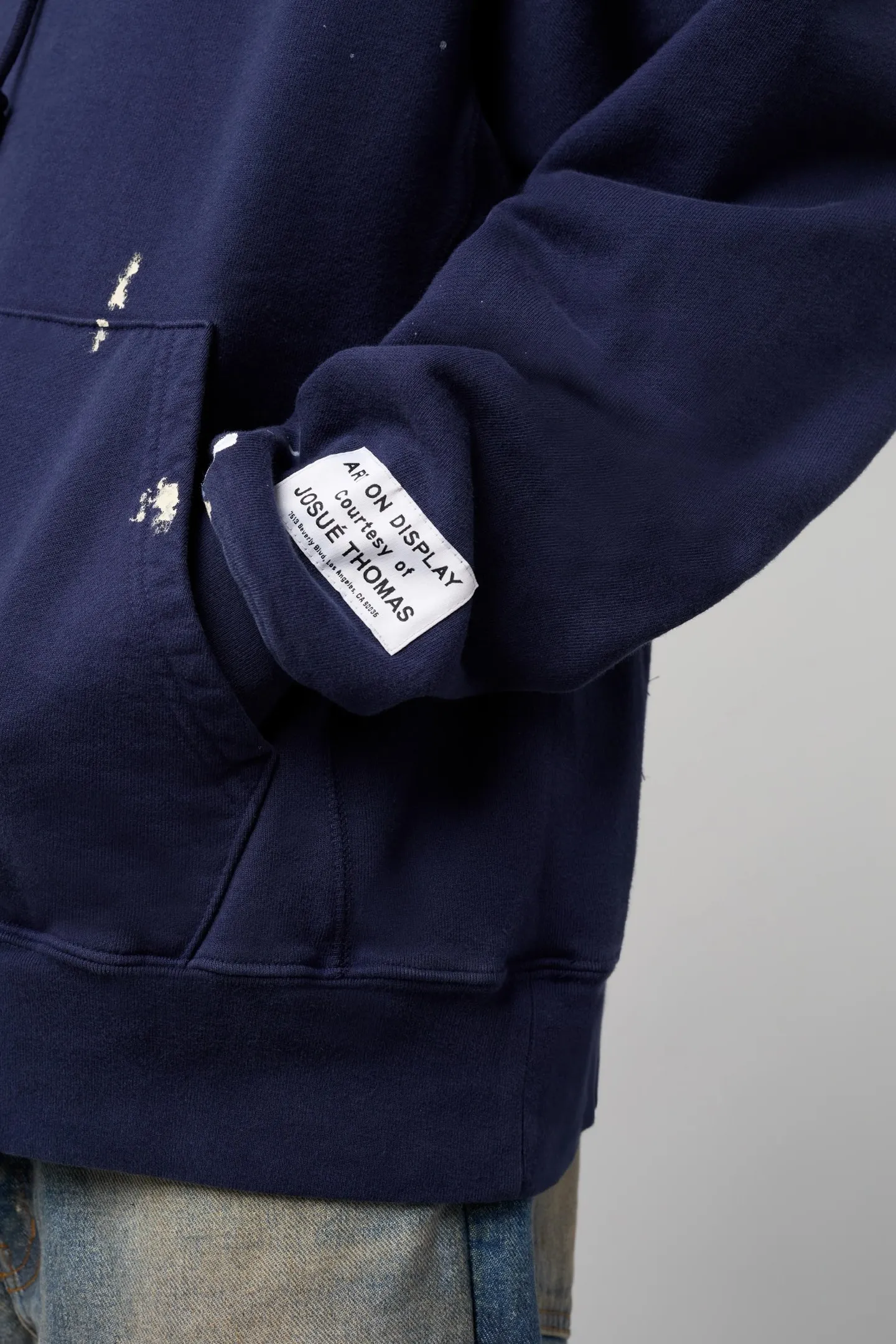 GALLERY DEPT. PAINT LOGO HOODIE/Vintage Navy Purple English graffiti distressed hoodie Purple S-XL Front panel GD ENGLISH logo Enlarged back logo Ready-to-wear belt printed with wash and distressed Made with faded distressed texture There is "Art on Display" pattern patch on the cuffs All painted by old craftsmen with splashes of ink Original mold opening Fabric custom woven and dyed Perfect reproduction of the correct version